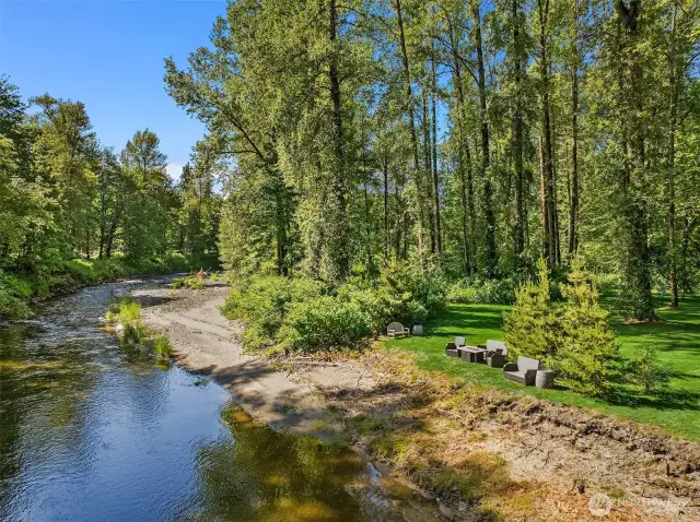 Amazing private frontage on the Pilchuk River.