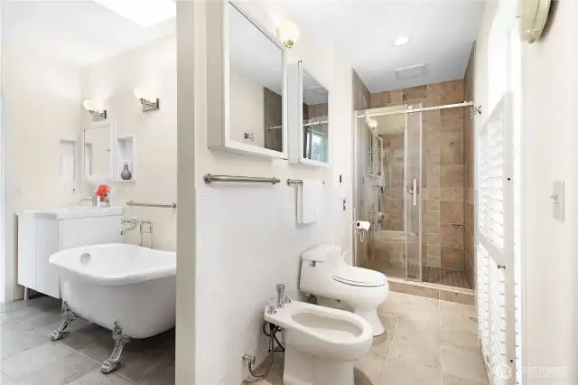 Beautiful primary bathroom en suite.