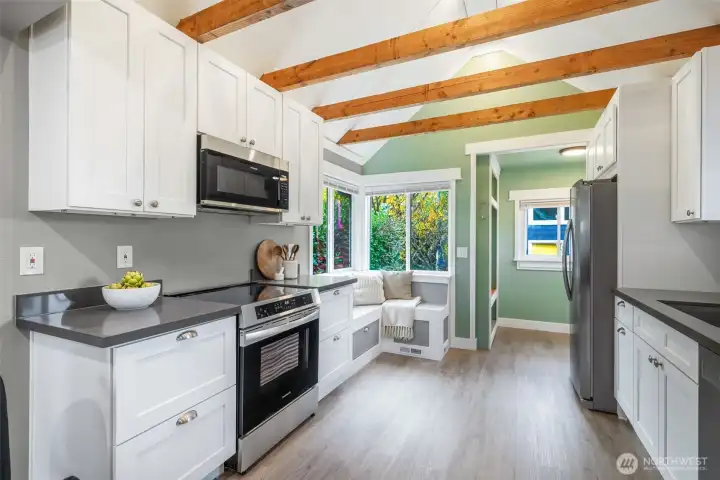 New kitchen with new appliances. The cabinets next to the stove are DEEP. Nice little reading area with good natural light.