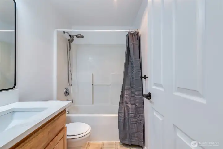 Upstairs Main Bathroom