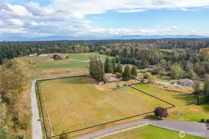 Approximate property lines, look at all of that pastureland ready for use!