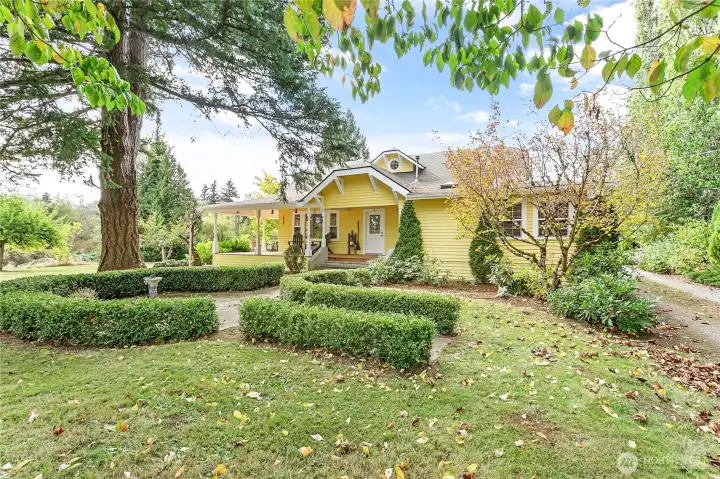 Courtyard anyone? Perfect place for a birdbath