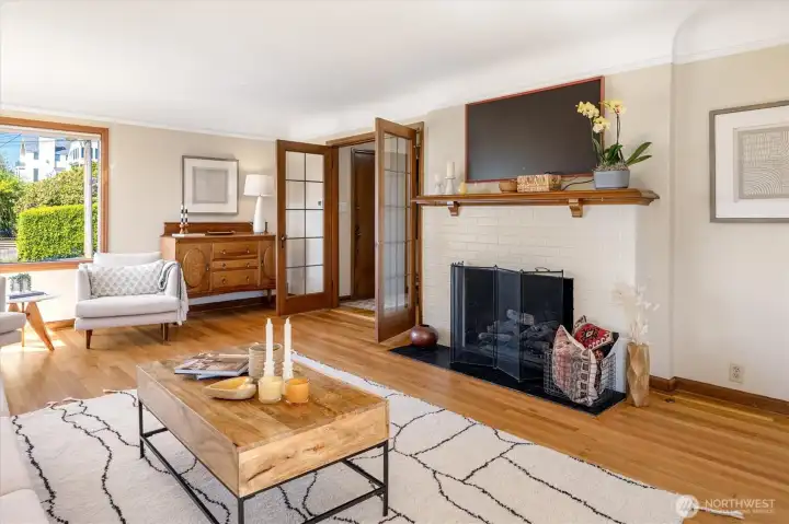 Gas fireplace and beautiful mantel.