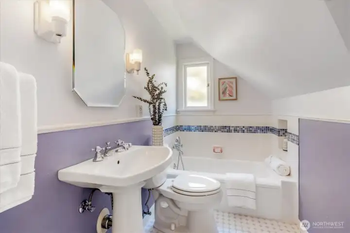 2nd floor full bath.