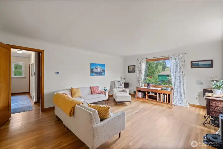 Original Oak Hardwood floors through out