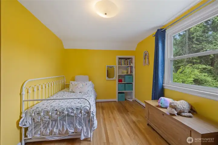 Bedroom 3 with built in Book shelf