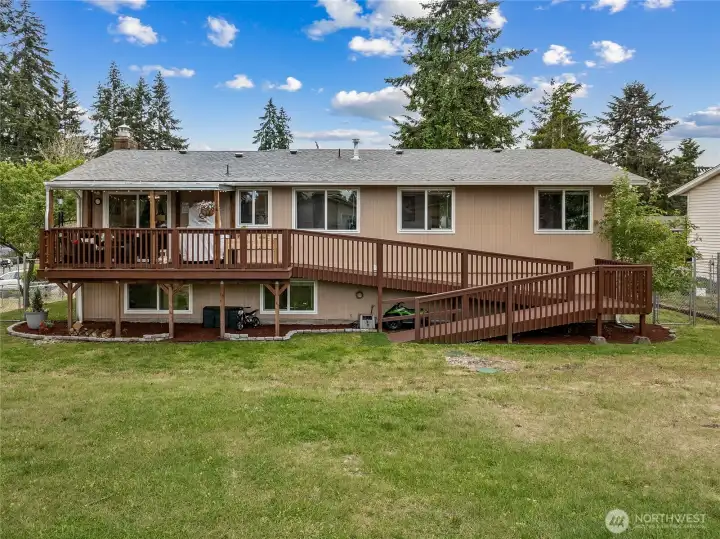Deck with easy access to the backyard Deck with easy access to the backyard