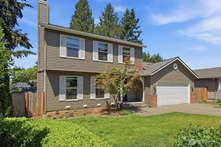 Peace and proximity in the beloved Moorlands - welcome to the good life in Kenmore!