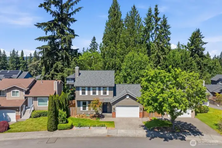 This setting is quiet and private (with no HOA!), yet you're only minutes from everything you love about Kenmore: Town Center, top-rated Northshore schools, dining & groceries, The Burke Gilman Trail, and more.