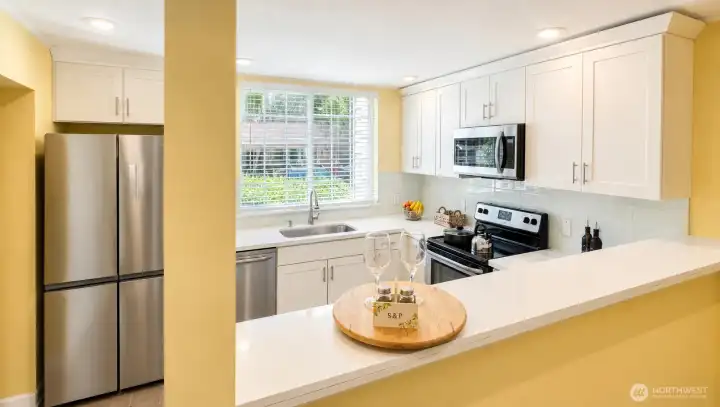 Open Kitchen Featuring Breakfast Bar Seating Open Kitchen Featuring Breakfast Bar Seating