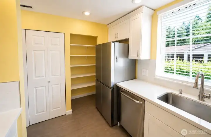 Walk-in Pantry Walk-in Pantry