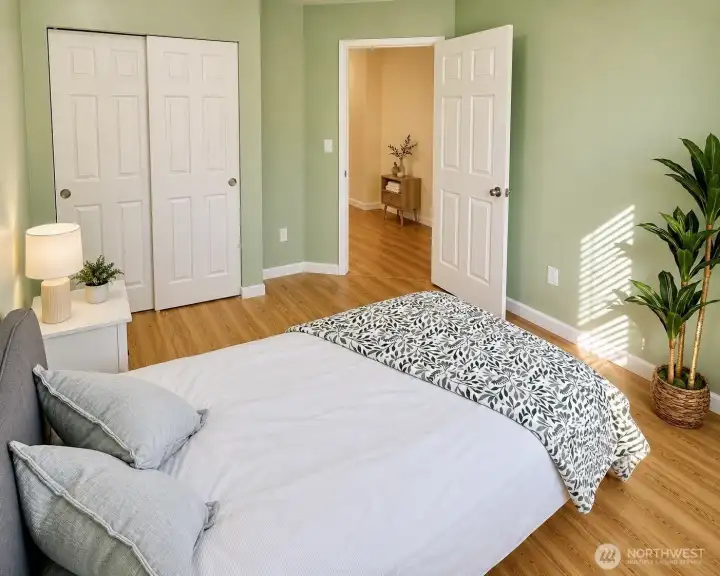 Versatile Bedroom or Home Office Space Versatile Bedroom or Home Office Space