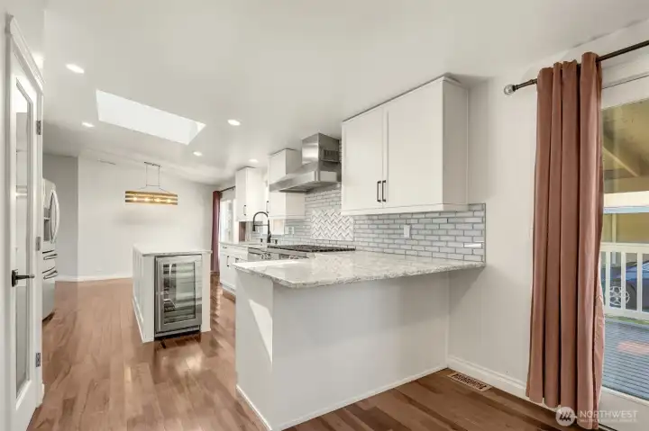 Breakfast Bar + Pantry