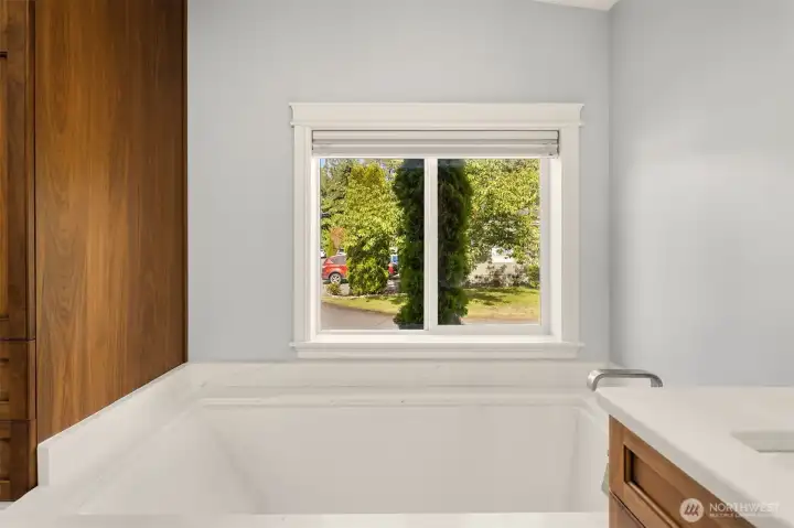 Oversized Heated & Jetted Soaking Tub