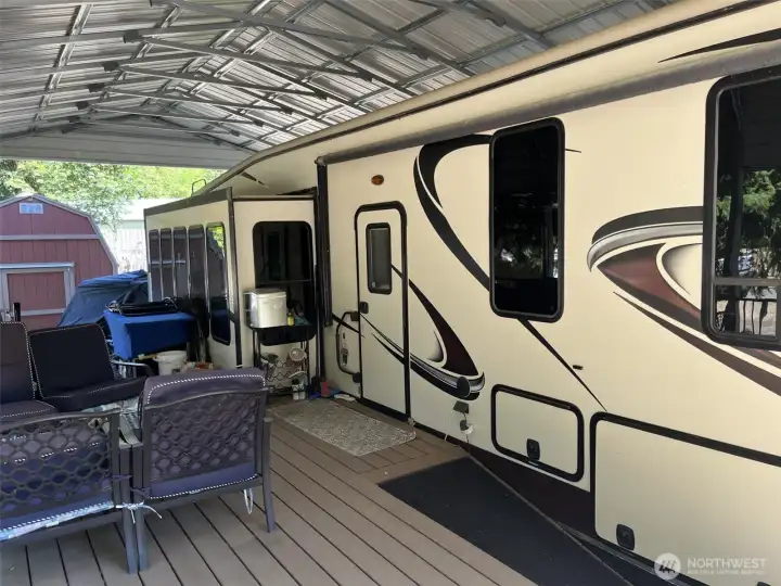 The main unit is 40 5th-wheel trailer with 2 bump outs. It's fully furnished. Note the covered deck and secure storage shed. The main unit is 40 5th-wheel trailer with 2 bump outs. It's fully furnished. Note the covered deck and secure storage shed.