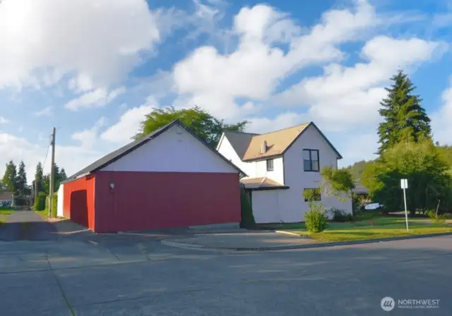 Car enthusiasts & hobbyists, this colossal shop is a blank canvas - easily convertible to indoor parking, a lucrative workshop, or ultimate storage.