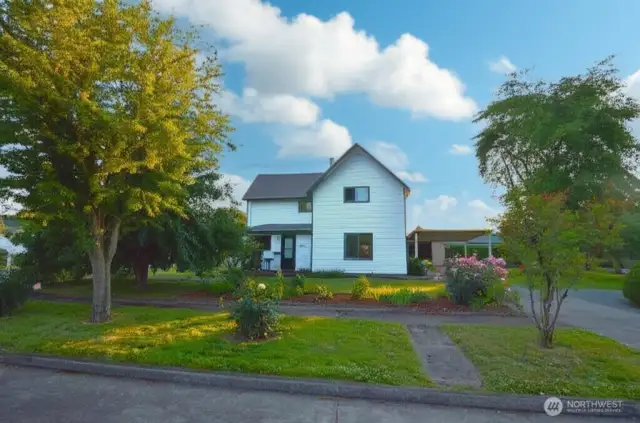 . Plus, a double carport. Minutes from shopping & I-5 access. Don't miss this exceptional property where comfort meets unparalleled potential. Your next smart home investment awaits!