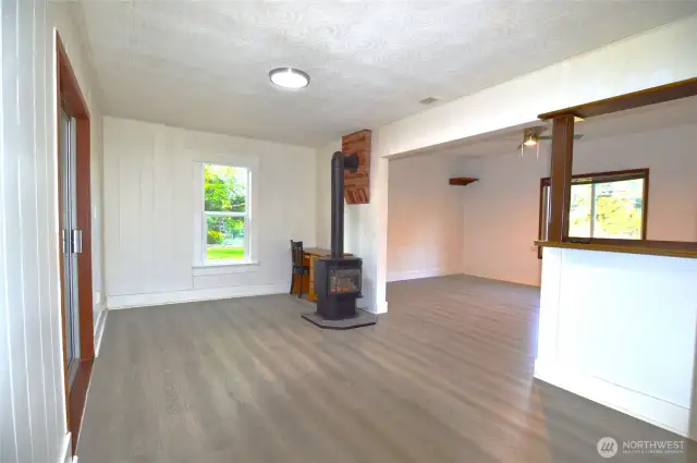 This lovely home offers a spacious living, diningroom...