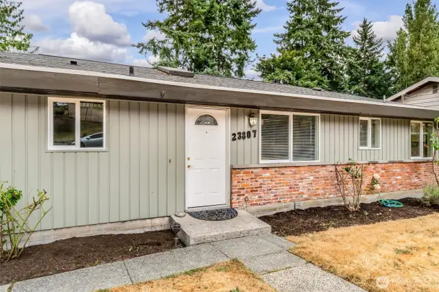 Hard to find rambler with huge yard