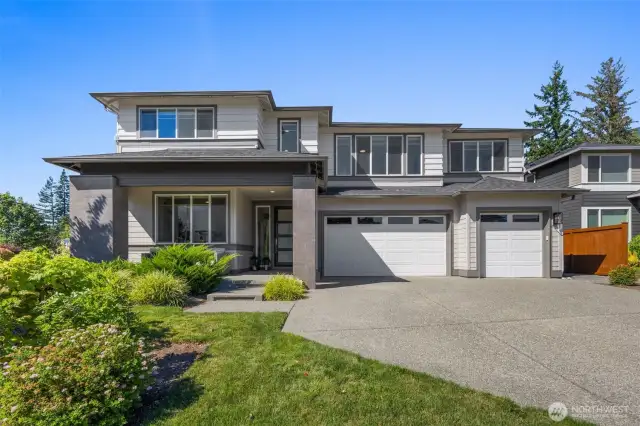 Welcome to the Ivy at Kanim Grove a 12 home luxury  community all within walking distance to Downtown North Bend