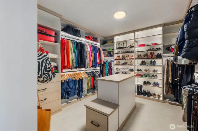 Designer closets with ample storage for all your treasures! LED light throughout