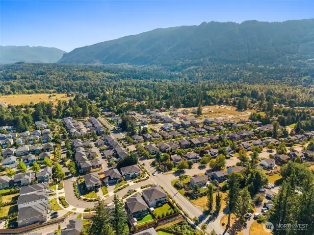 Walking/ Biking distance to downtown North Bend, Restaurent's, Farmers Markets, Community Centers, Parks Coffee Shops, and so much more!