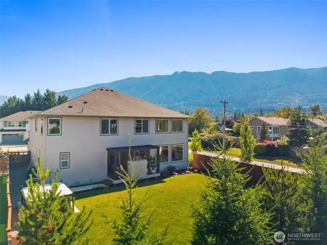 Fullly Fenced Mountain. views over 11,000 sq ft lot