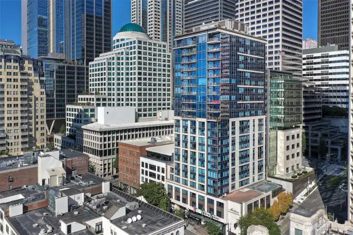 Madison Tower over Hotel 1000 shines in the city!