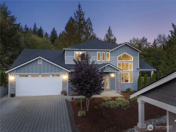 Welcome to the green in Gig Harbor! This beautiful home is ready for its new owner.