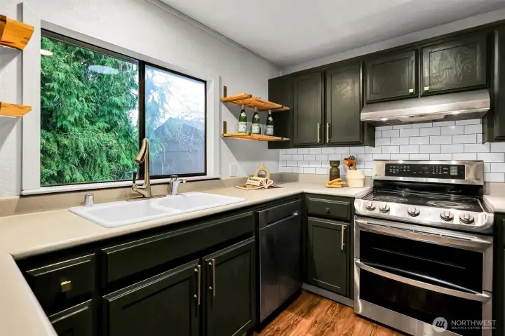 So much cabinet + counter space!