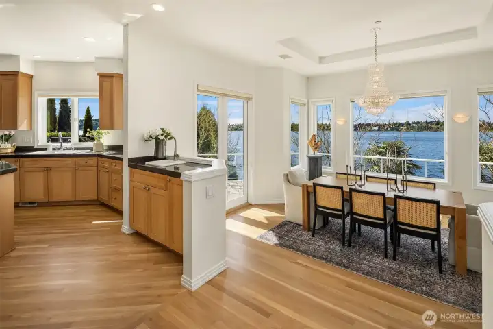 Host in style with a space designed for significant gatherings, effortlessly connected to the chef’s kitchen and the lake beyond.