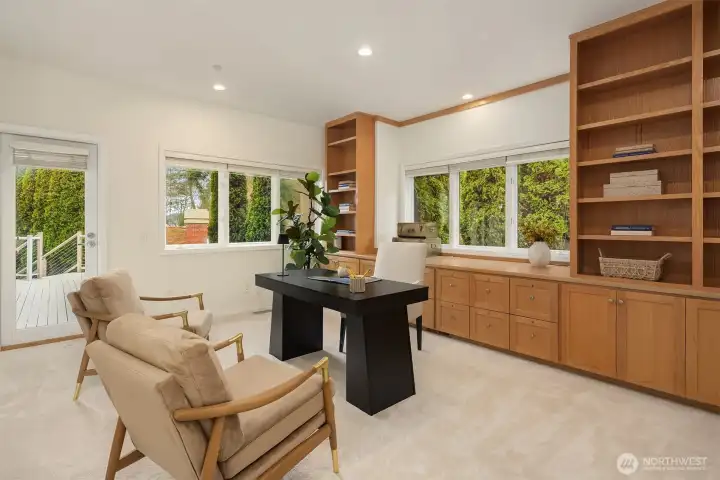 Host in style with a space designed for significant gatherings, effortlessly connected to the chef’s kitchen and the lake beyond.