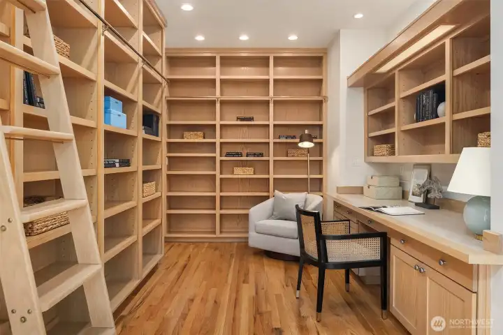 Quiet Reflection: Sophisticated reading room for study or a private library retreat, that also has lake views!