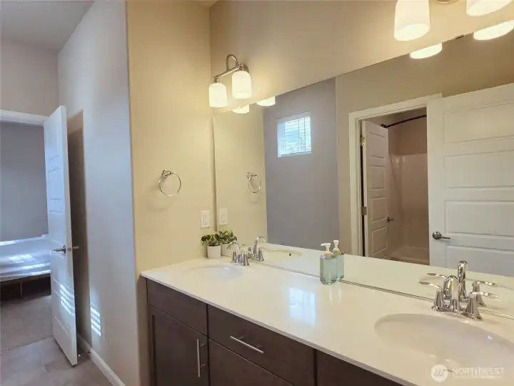 Upper Level Bath 2