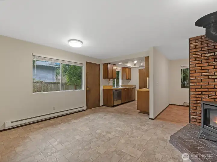 Kitchen w/dining area