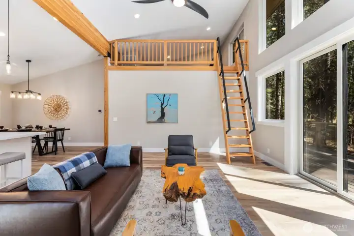 Loft comfortably accommodates 3–4 guests.