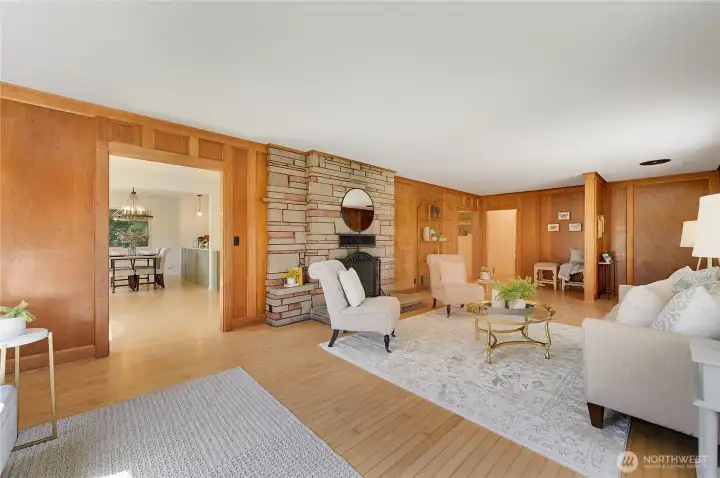 Livingroom to Kitchen