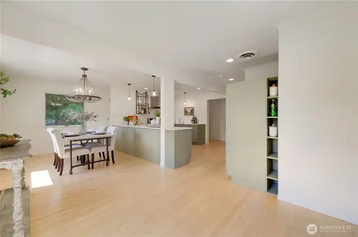 Dining to kitchen