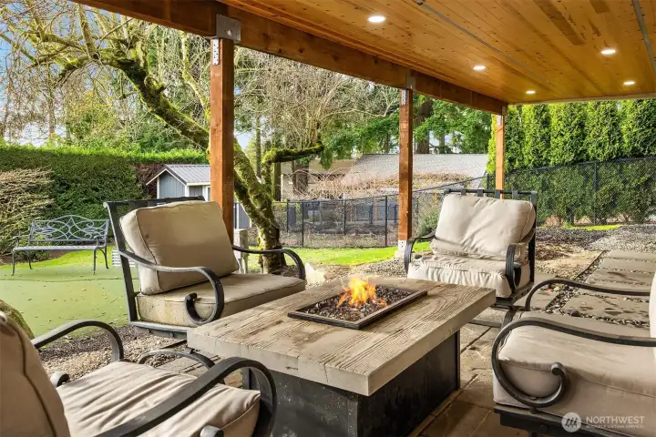 The fire table is hard plumbed so it stays to enjoy! The fire table is hard plumbed so it stays to enjoy!