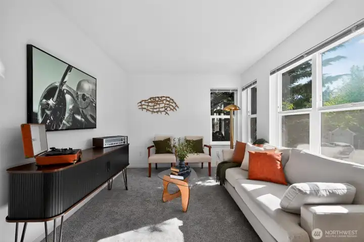 Bright and versatile flex space