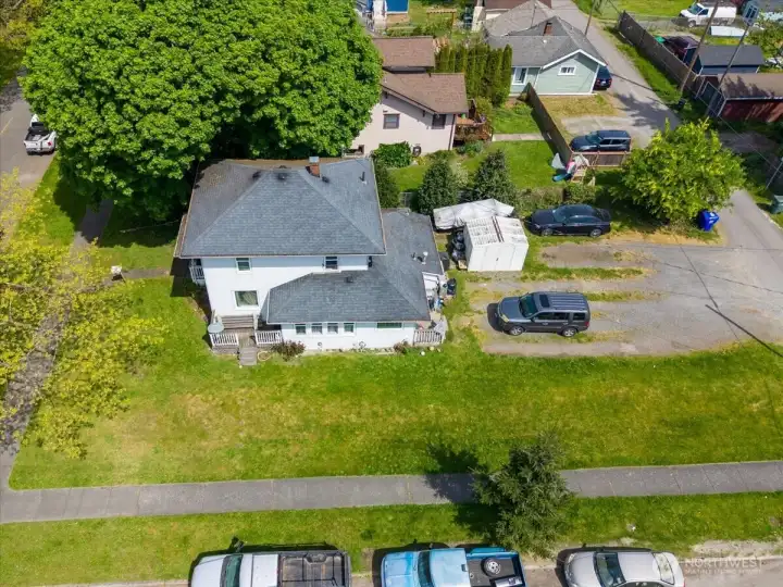 Great lot with 4 off street parking spaces and plenty of street parking! Great lot with 4 off street parking spaces and plenty of street parking!