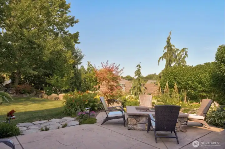 Patio with gas fire pit