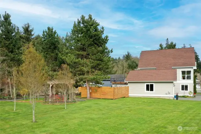 The expansive grass area at the side of the home.