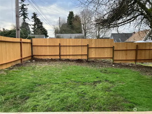 Beautiful backyard with NEW fence!