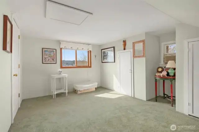 2nd Bedroom Upstairs