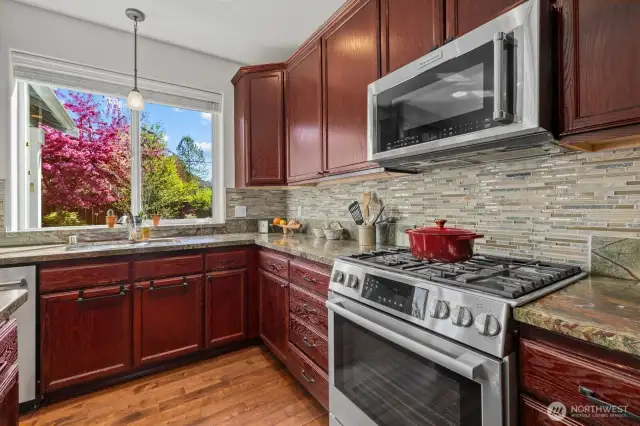 Kitchen - all appliances are upgraded