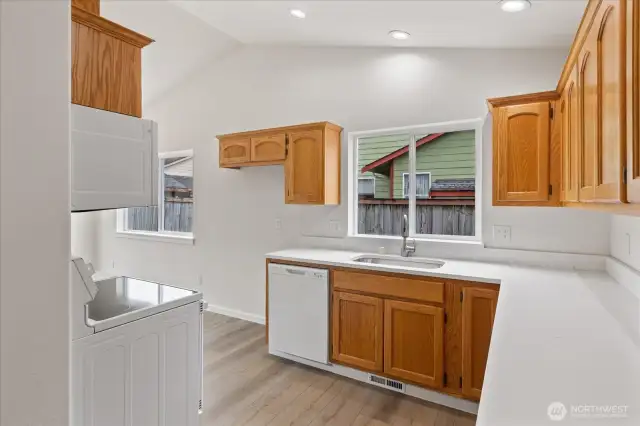 New appliances, sink and faucet