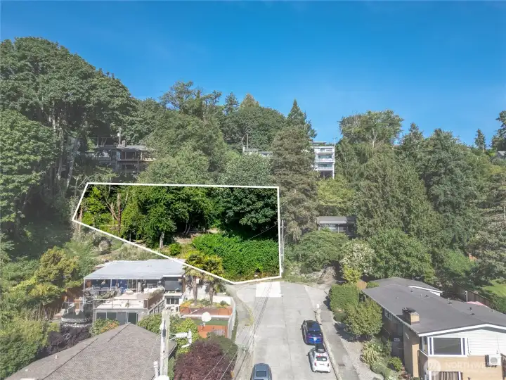 Property lines are approximate.