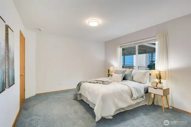Lots of space in the primary suite!