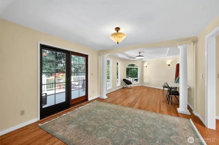 “A large, refined dining area provides the perfect setting for hosting family and guests in comfort and elegance.”